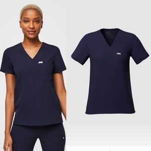 EUC Figs Catarina One Pocket Scrub Top | Navy | Women’s Size Small